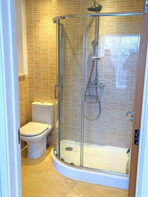 Sohot Stays-Garden Apt-Free Parking Ground Flr บรอดสแตร์ส ภายนอก รูปภาพ